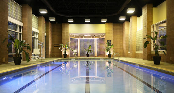 indoor pool at lansdowne leesburg gym
